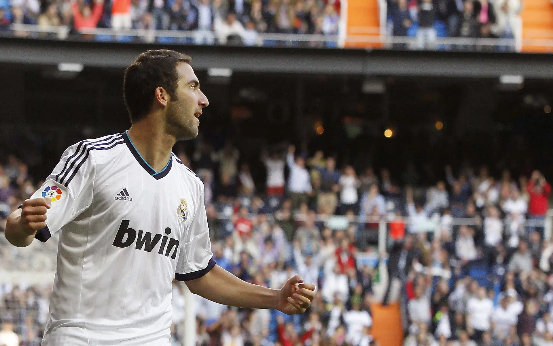 足球场馆智能化改造，提升管理效率，足球场改造施工方案